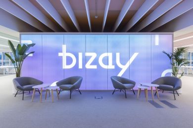 Escritórios Bizay com iluminação Tromilux